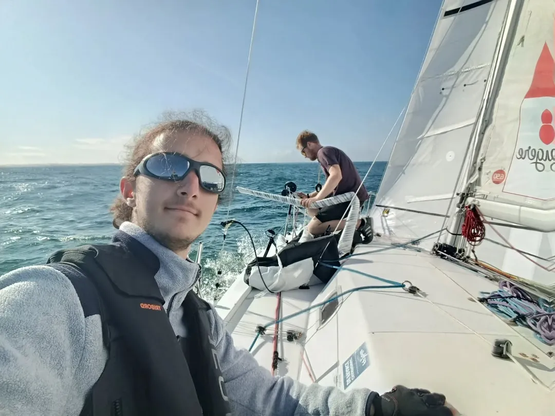 [CONVOYAGE] 🇨🇵 À l'occasion de mon stage à Lorient chez @skawsailing la semaine dernière, j'ai pu convoyer le Mini 6.50 Mingulay avec @jos