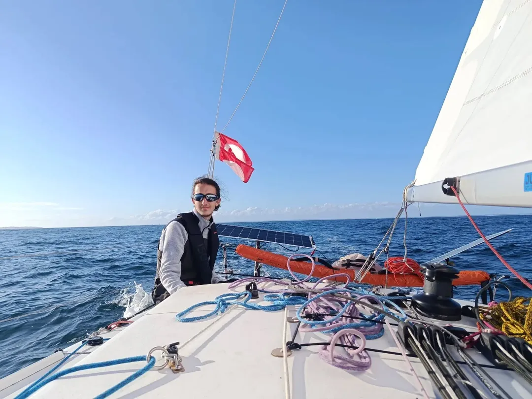 [CONVOYAGE] 🇨🇵 À l'occasion de mon stage à Lorient chez @skawsailing la semaine dernière, j'ai pu convoyer le Mini 6.50 Mingulay avec @jos