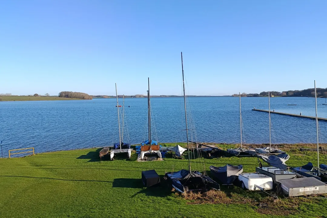 Another keelboating USL event with @unisotonsailing , this time in RS21 at the @official_rutlandsc . We competed with tyler.horton.865, @tob