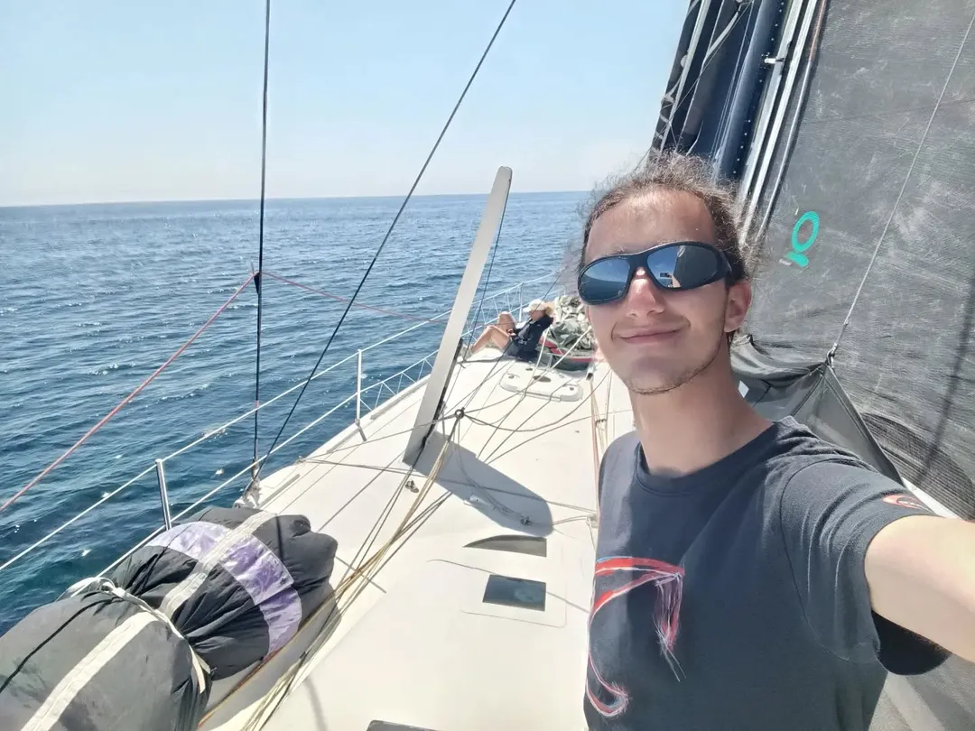 ☀️ SUMMER RECAP 1/3 ☀️ 🇨🇵 J'ai navigué en IMOCA !! Au début de l'été j'ai eu la chance de travailler quelques jours pour @jb.daramy sur so